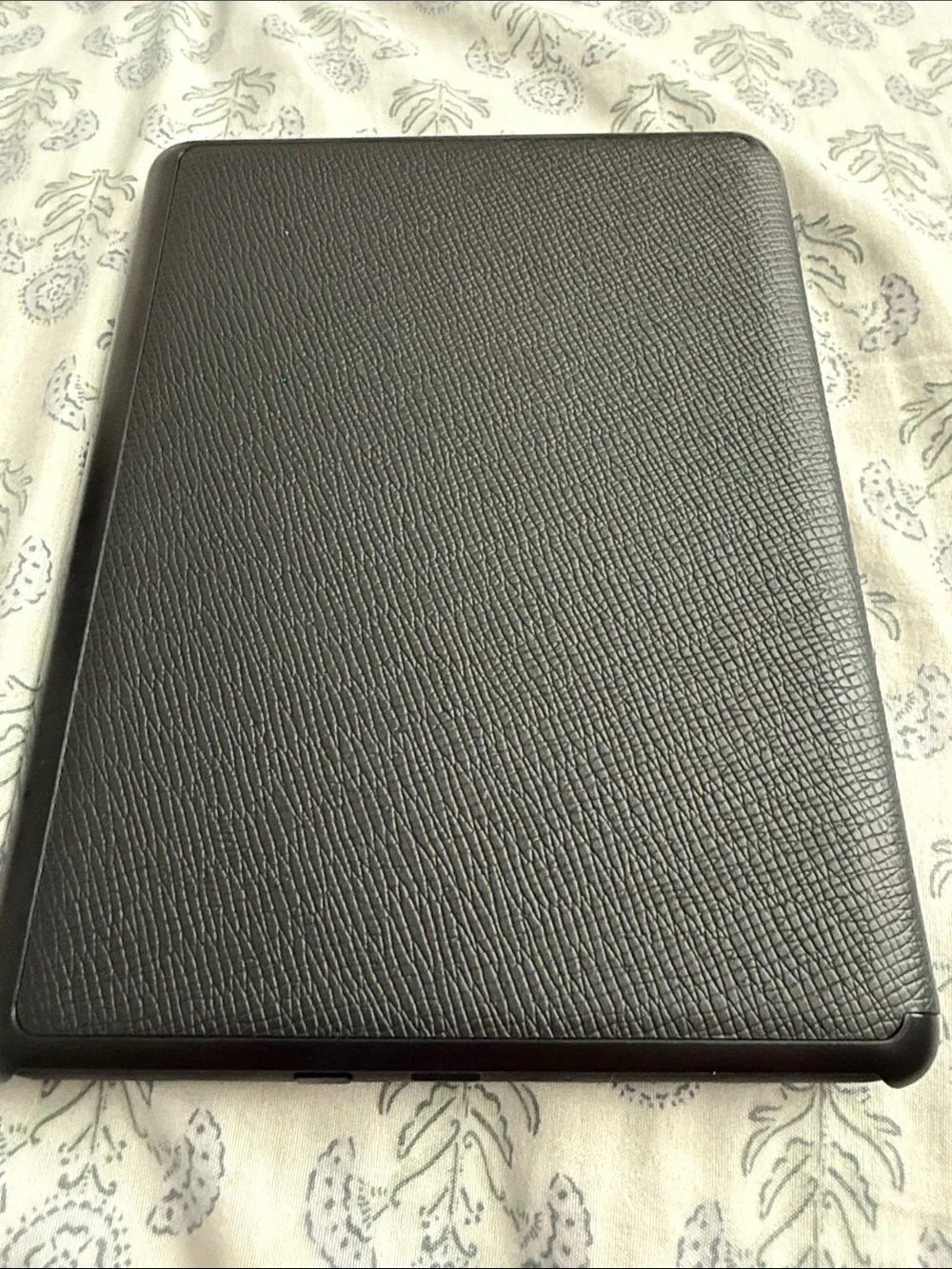 Kindle Paperwhite 11th Gen Black with case